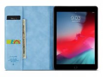 CaseMania Slim Stand Folio Case Lichtblauw - iPad 10.2 hoesje