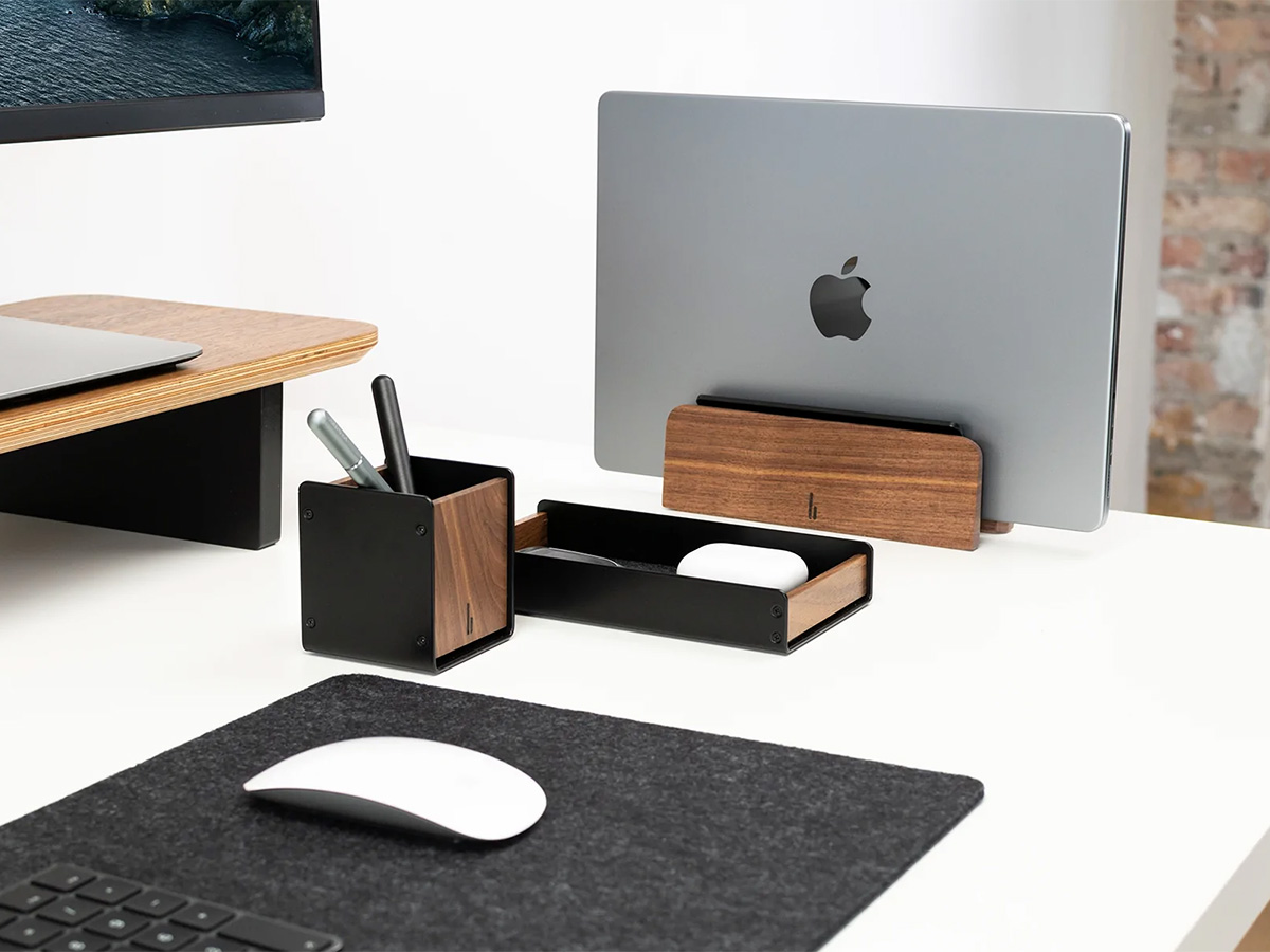 Balolo Laptop Dock Walnut - Verticale Laptop Standaard Hout