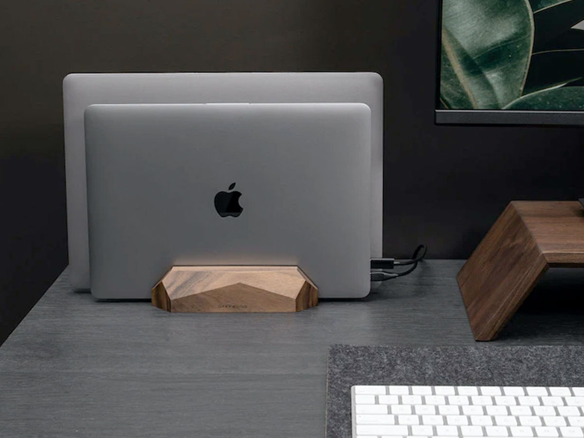 Oakywood Dual Vertical Laptop Dock Walnut - Houten MacBook Standaard