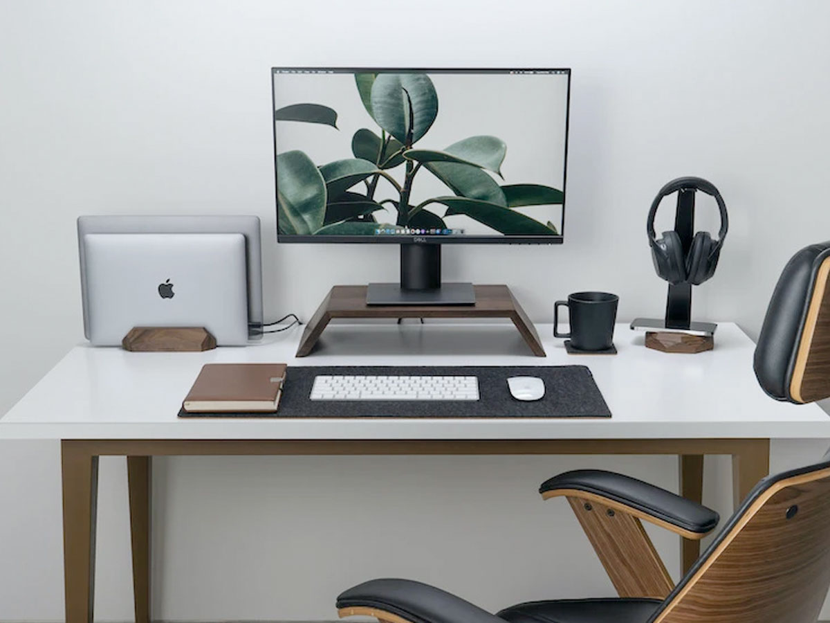 Oakywood Dual Vertical Laptop Dock Walnut - Houten MacBook Standaard