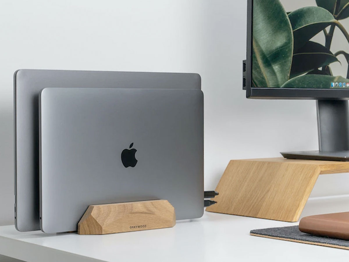 Oakywood Dual Vertical Laptop Dock Oak - Houten MacBook Standaard