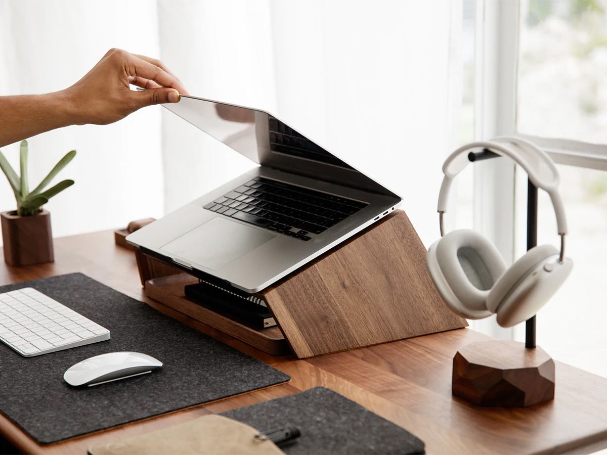 Oakywood Laptop Stand Walnut - Houten MacBook Laptop Standaard