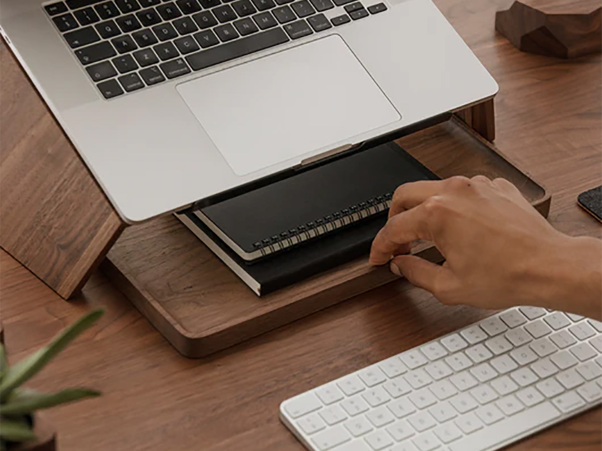 Oakywood Laptop Stand Walnut - Houten MacBook Laptop Standaard