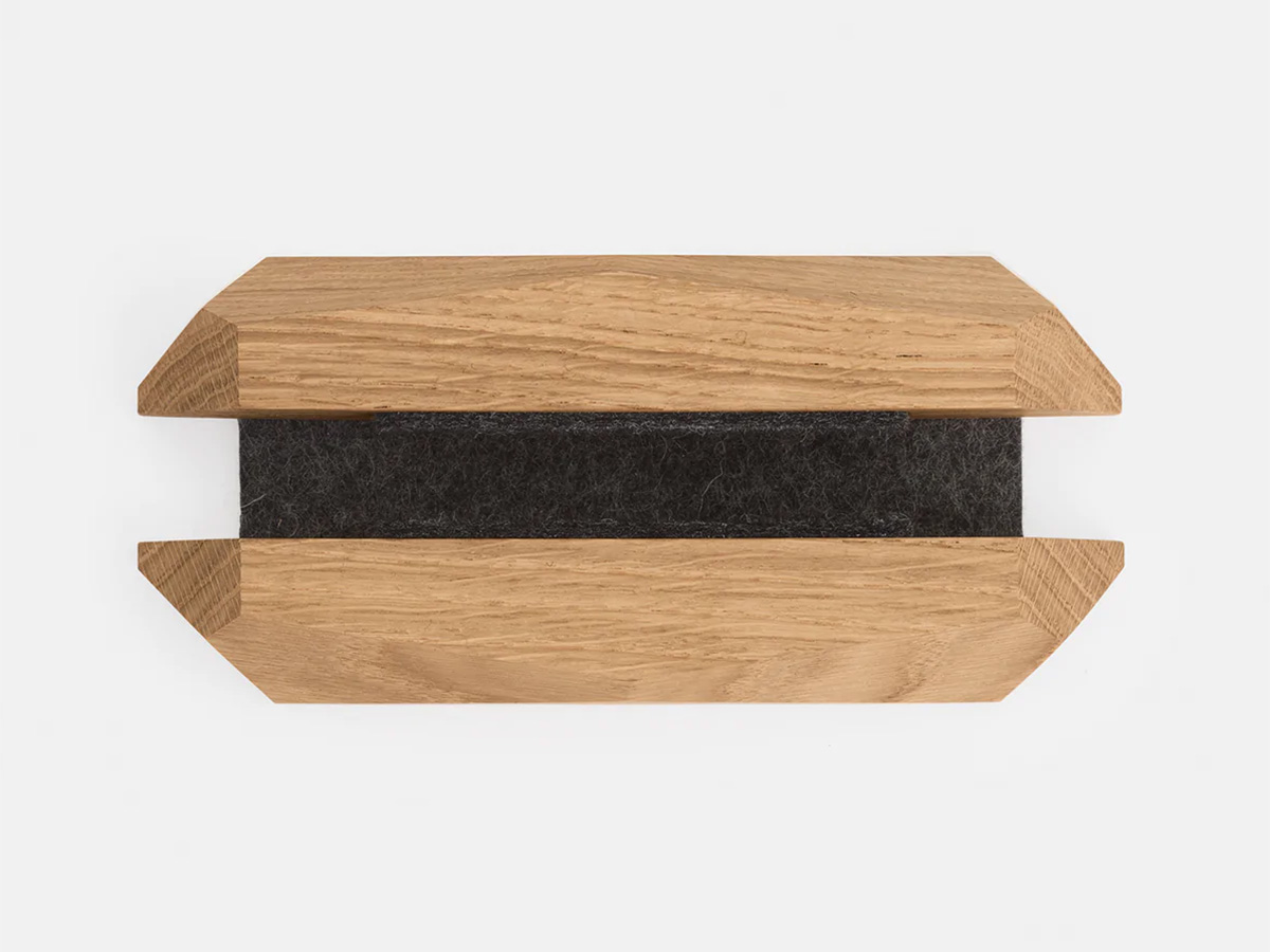 Oakywood Vertical Laptop Dock Oak - Houten MacBook Standaard