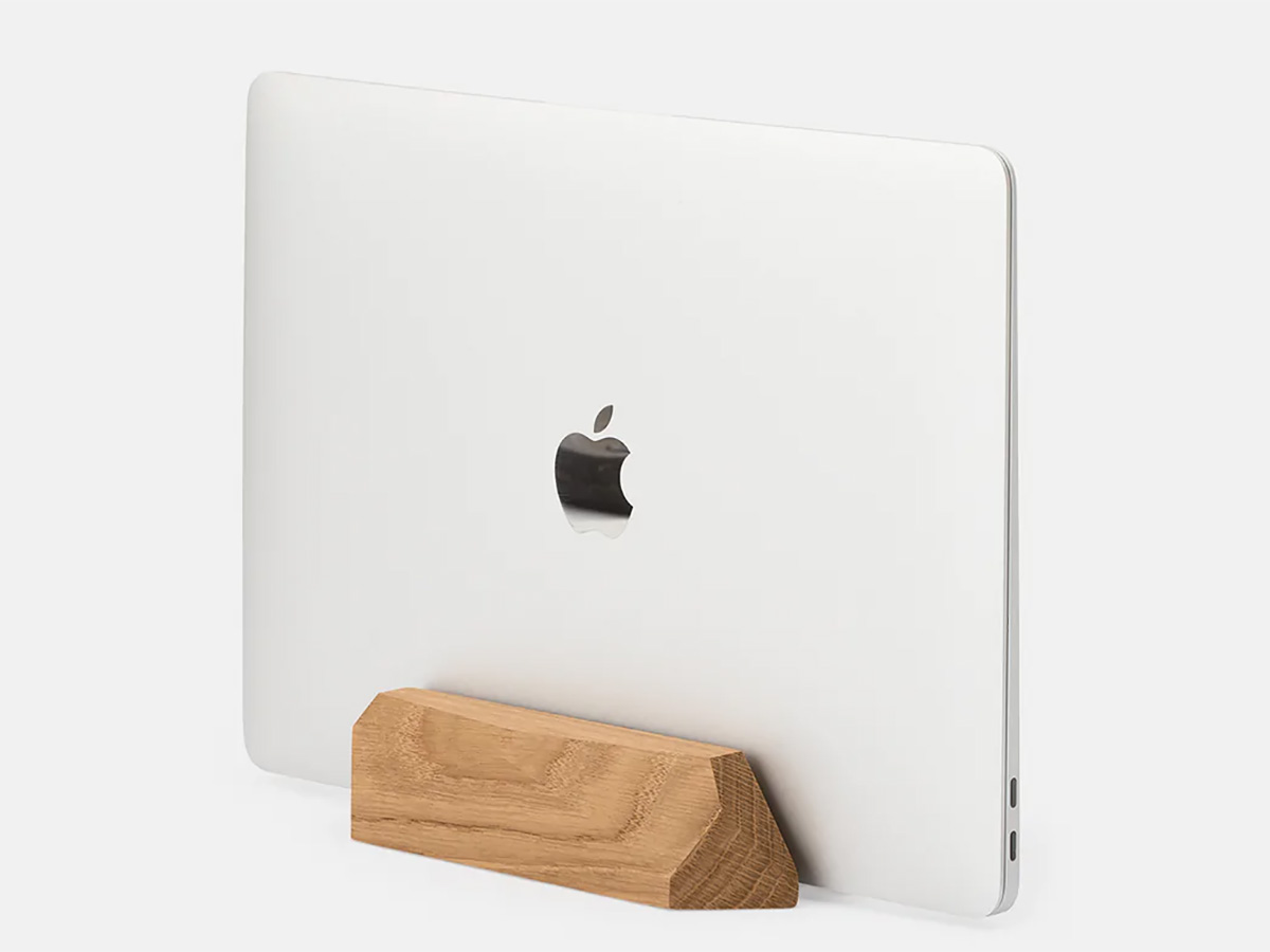 Oakywood Vertical Laptop Dock Oak - Houten MacBook Standaard