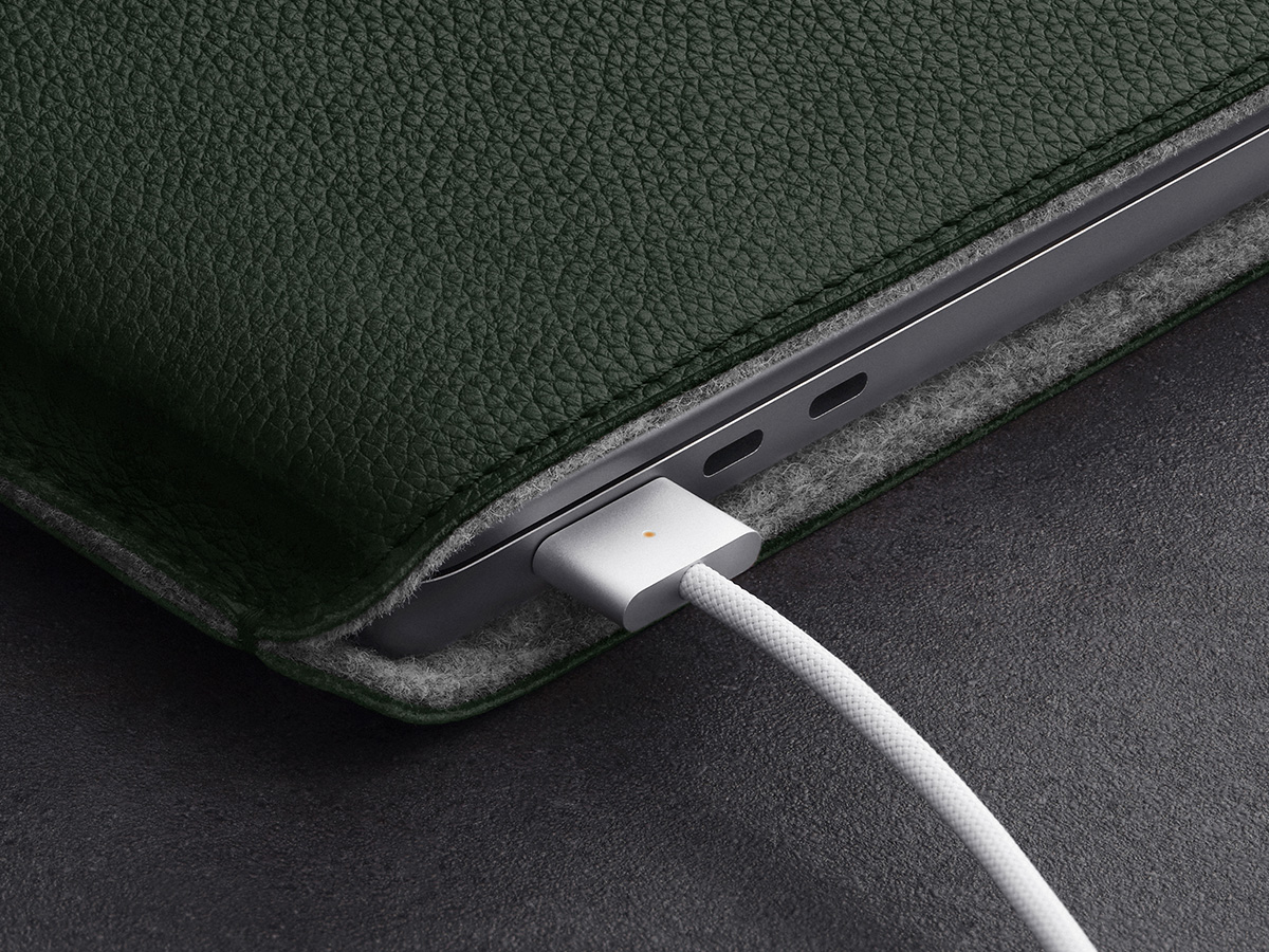 Woolnut Leather Sleeve Groen - MacBook Air 15