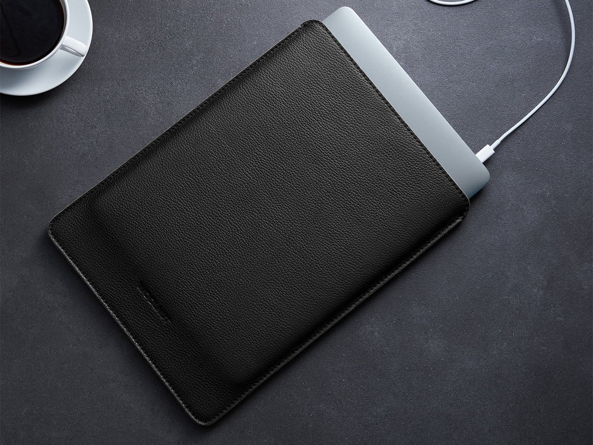 Woolnut Leather Sleeve Zwart - MacBook Air/Pro 13