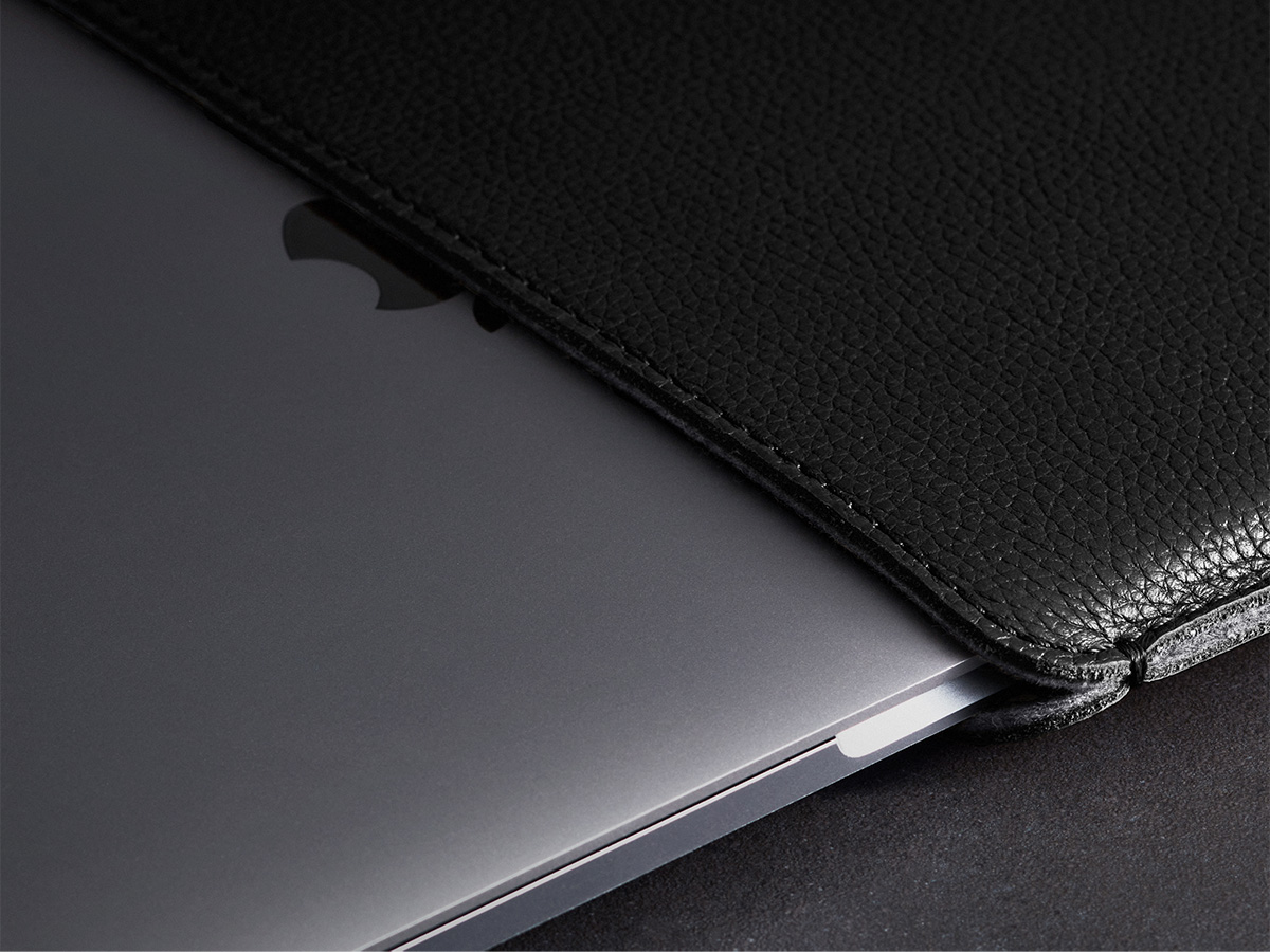 Woolnut Leather Sleeve Zwart - MacBook Air/Pro 13