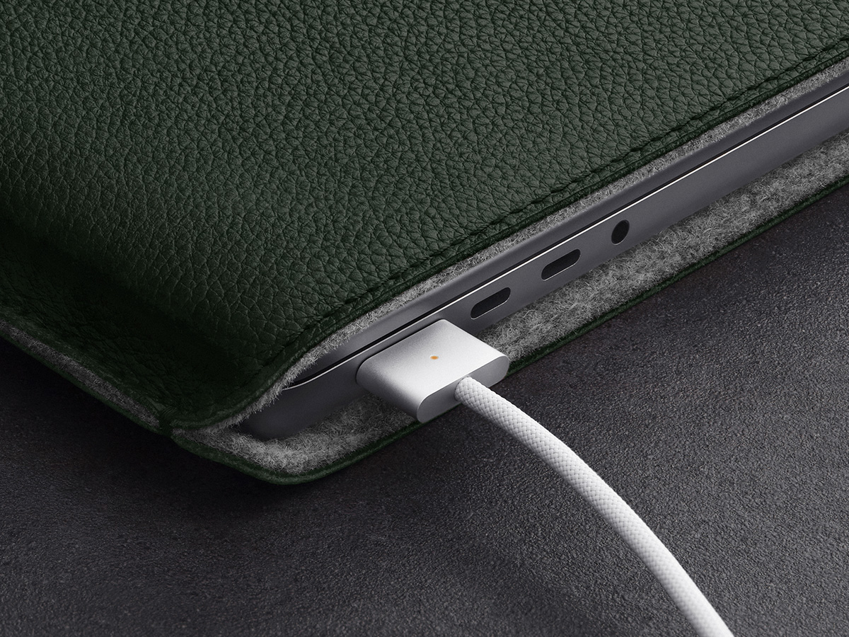 Woolnut Leather Sleeve Groen - MacBook Pro 16