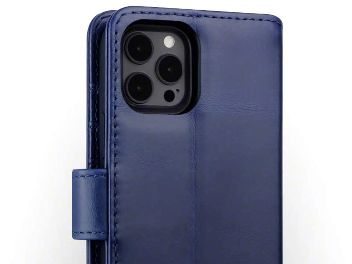 CaseBoutique Leather Wallet Blauw Leer - iPhone 12/12 Pro hoesje