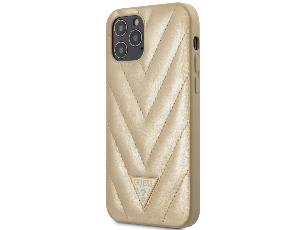 Guess V-Quilted Case Goud - iPhone 12/12 Pro hoesje