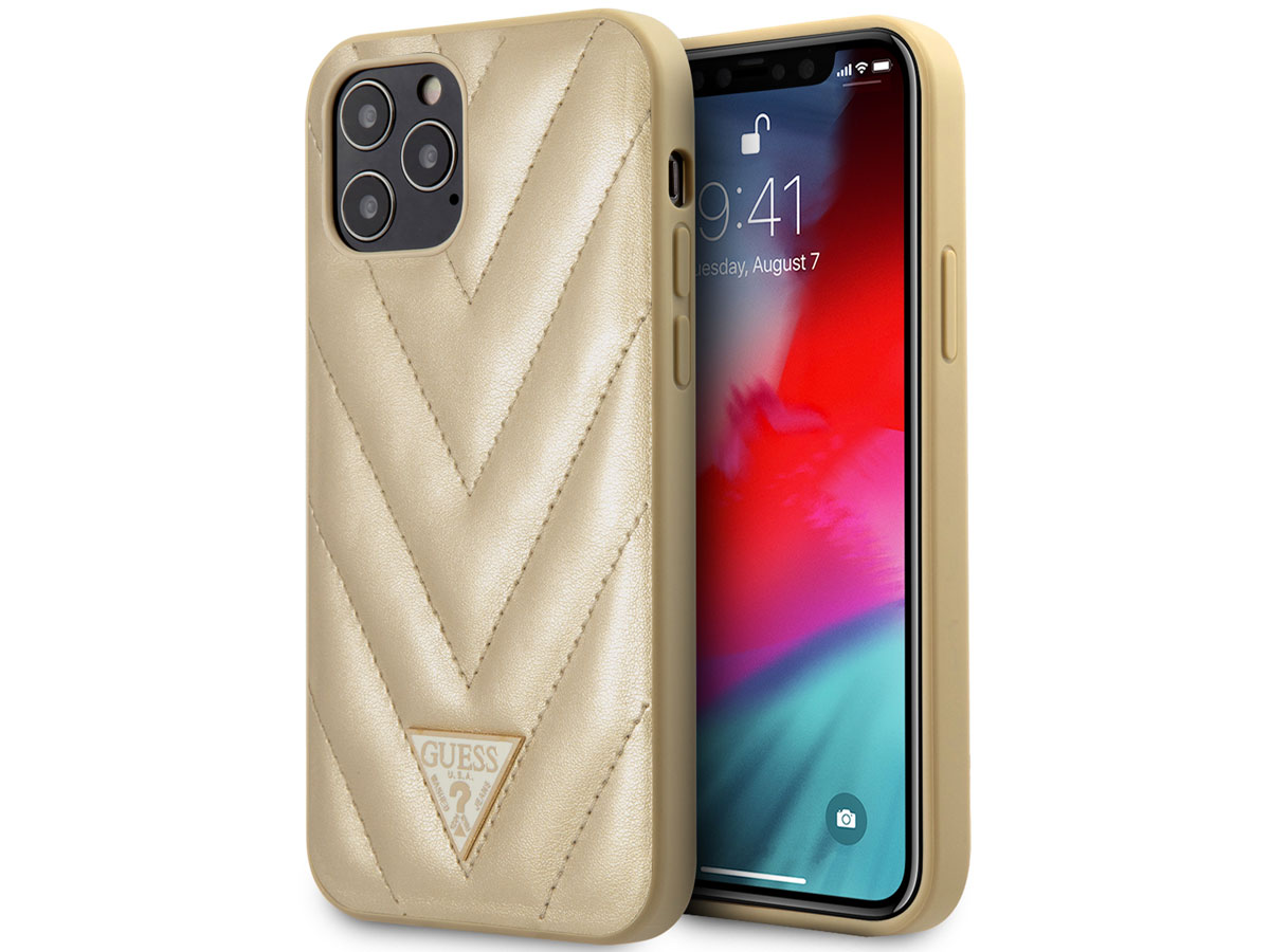 Guess V-Quilted Case Goud - iPhone 12 Pro Max hoesje