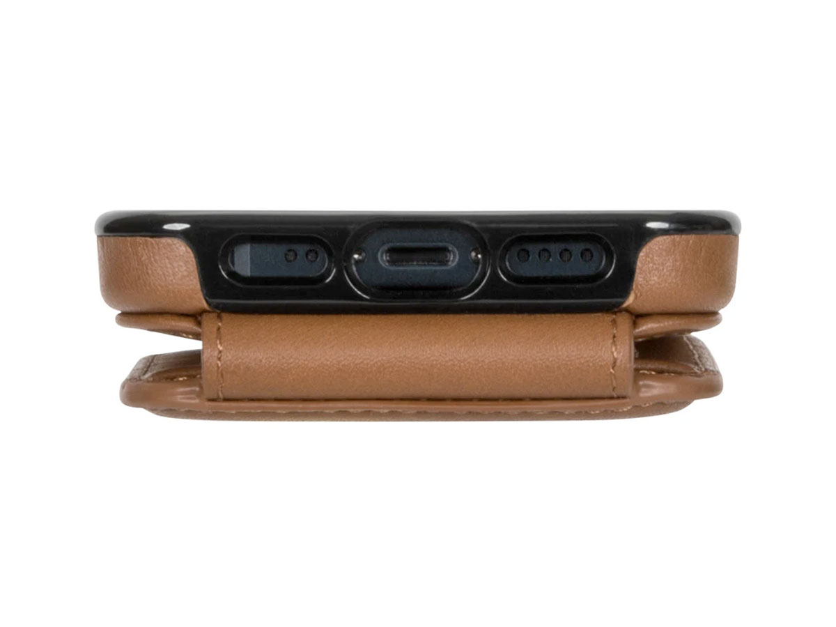 Sena WalletSkin Case Bruin - iPhone 13 Mini Hoesje Leer