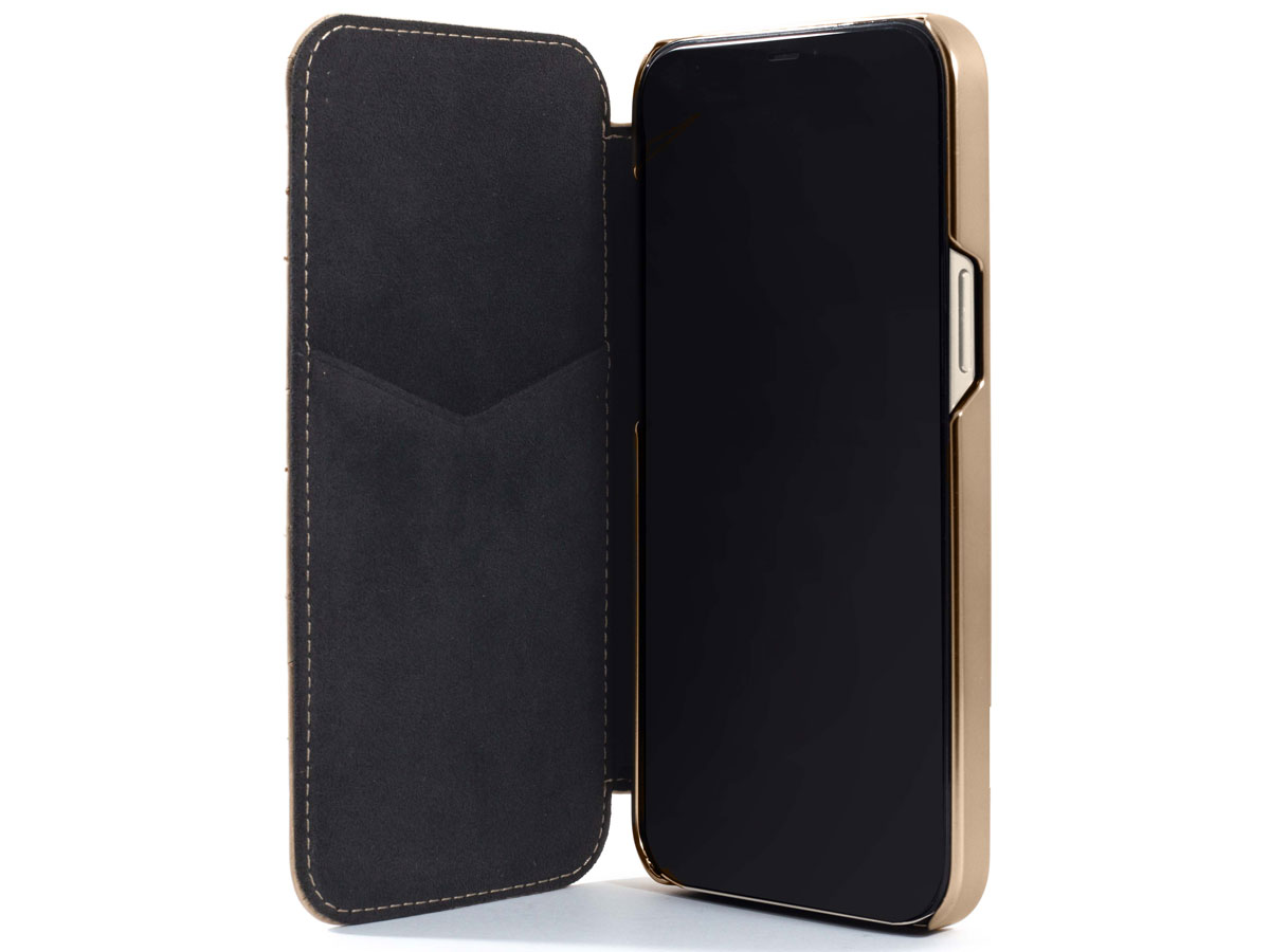 Greenwich Portland MagSafe Folio Shortbread/Gold - iPhone 13 Pro Hoesje