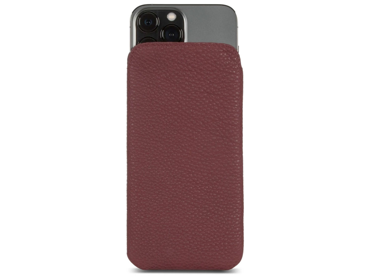 Sena Ultraslim Sleeve Rood Leer - iPhone 13 Pro hoesje