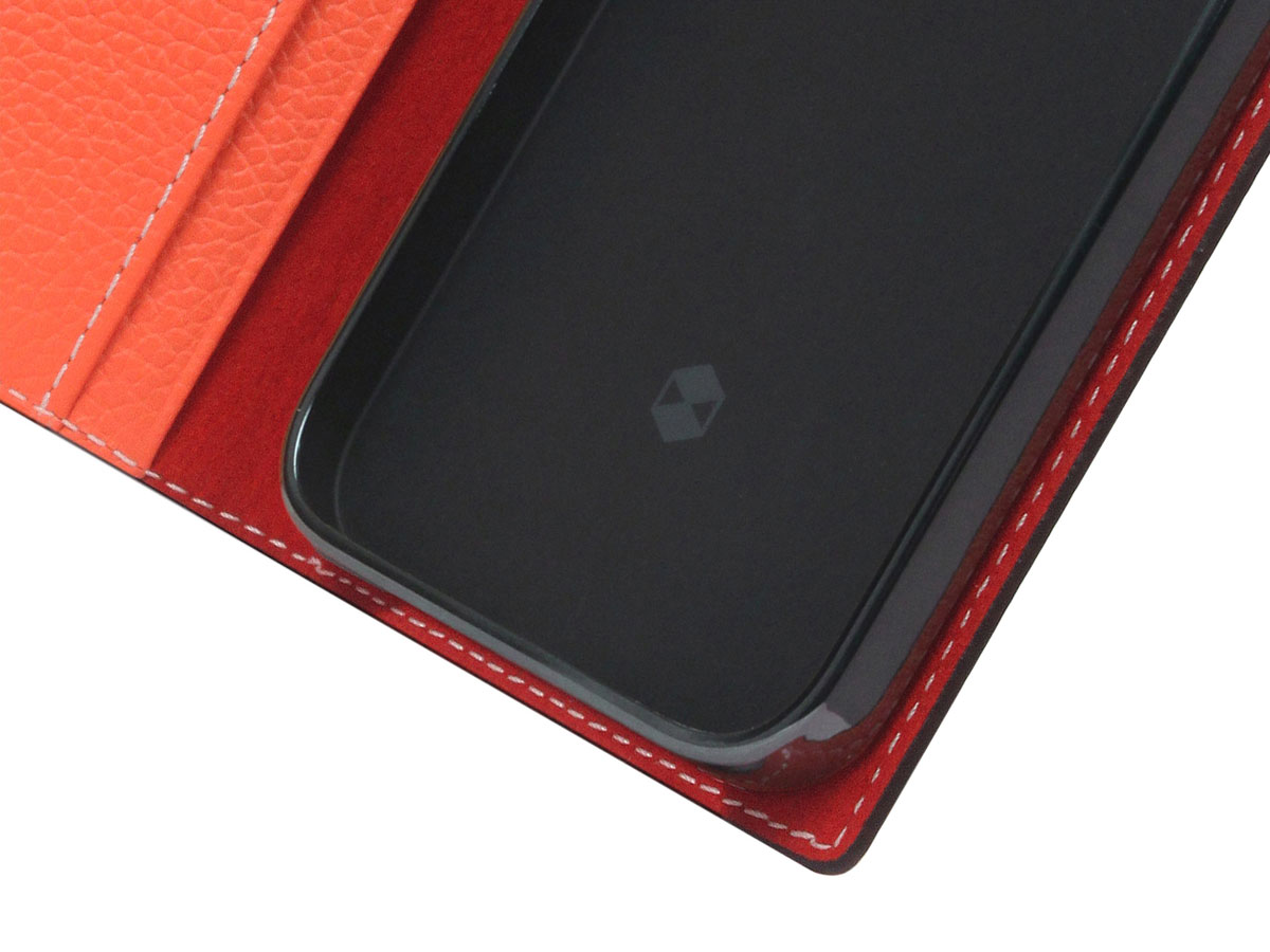 SLG Design D8 Folio Leer Coral - iPhone 14 hoesje
