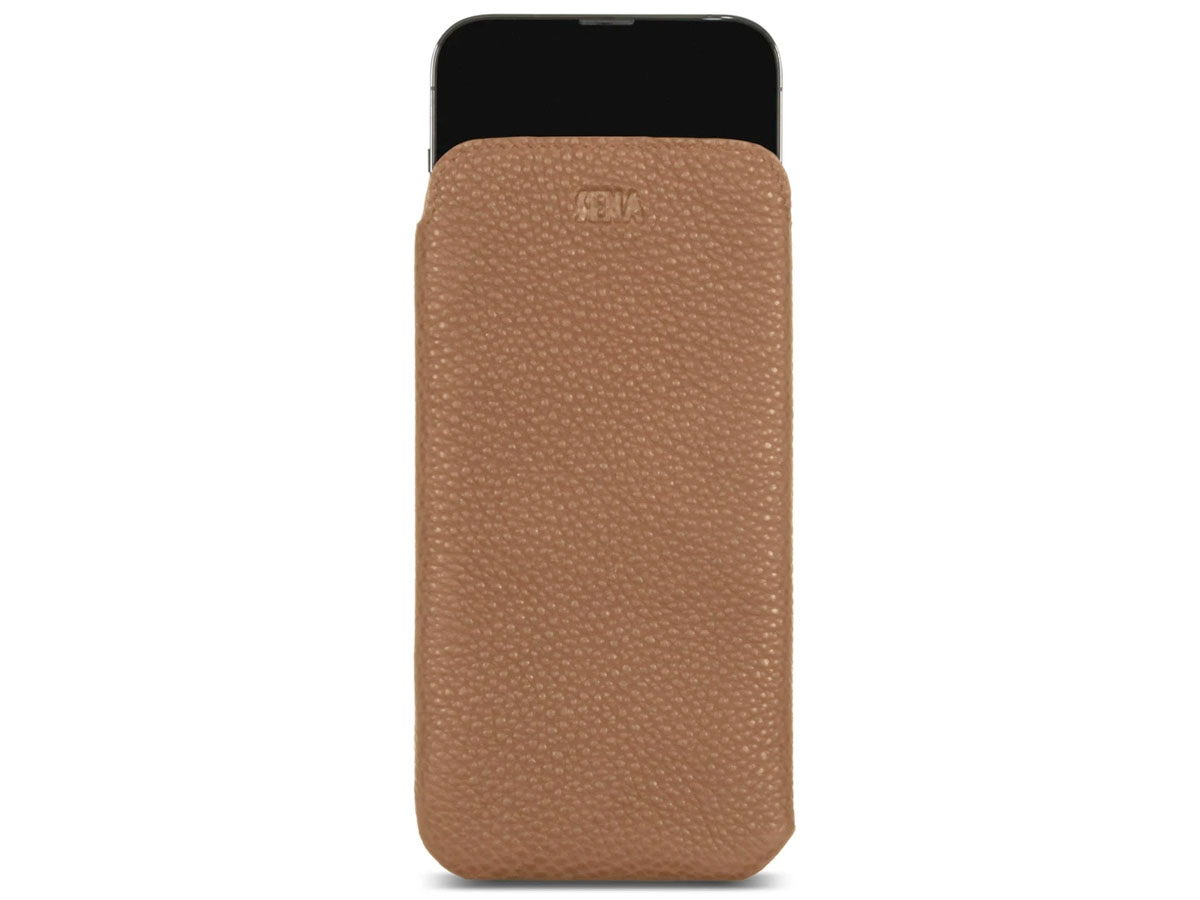Sena Ultraslim Sleeve Cognac Leer - iPhone 14 Plus/14 Pro Max hoesje