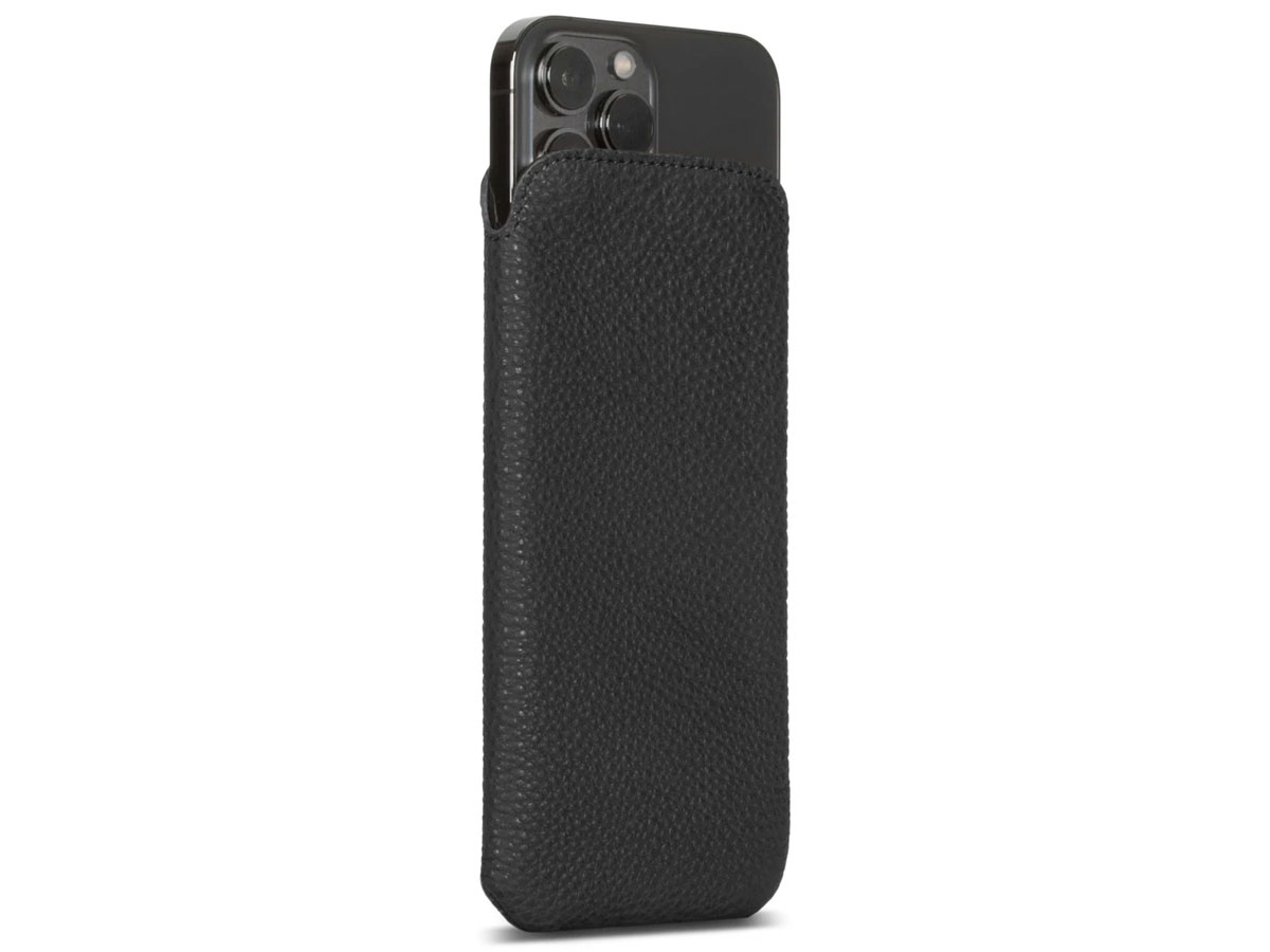 Sena Ultraslim Sleeve Zwart Leer - iPhone 14 Plus/14 Pro Max hoesje