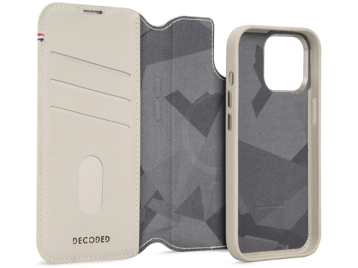 Decoded Leather Detachable Wallet Case Clay - iPhone 15 Pro hoesje