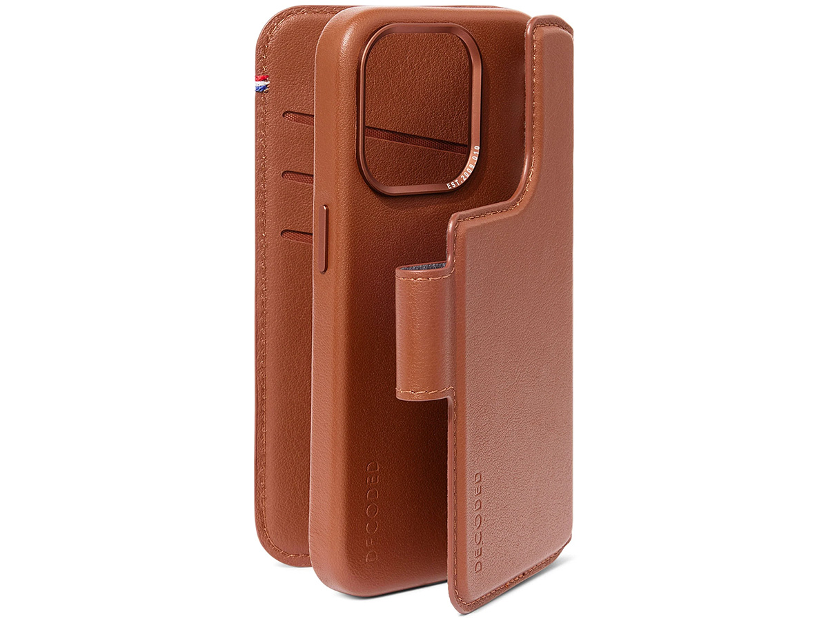 Decoded Leather Detachable Wallet Case Tan - iPhone 15 Pro hoesje