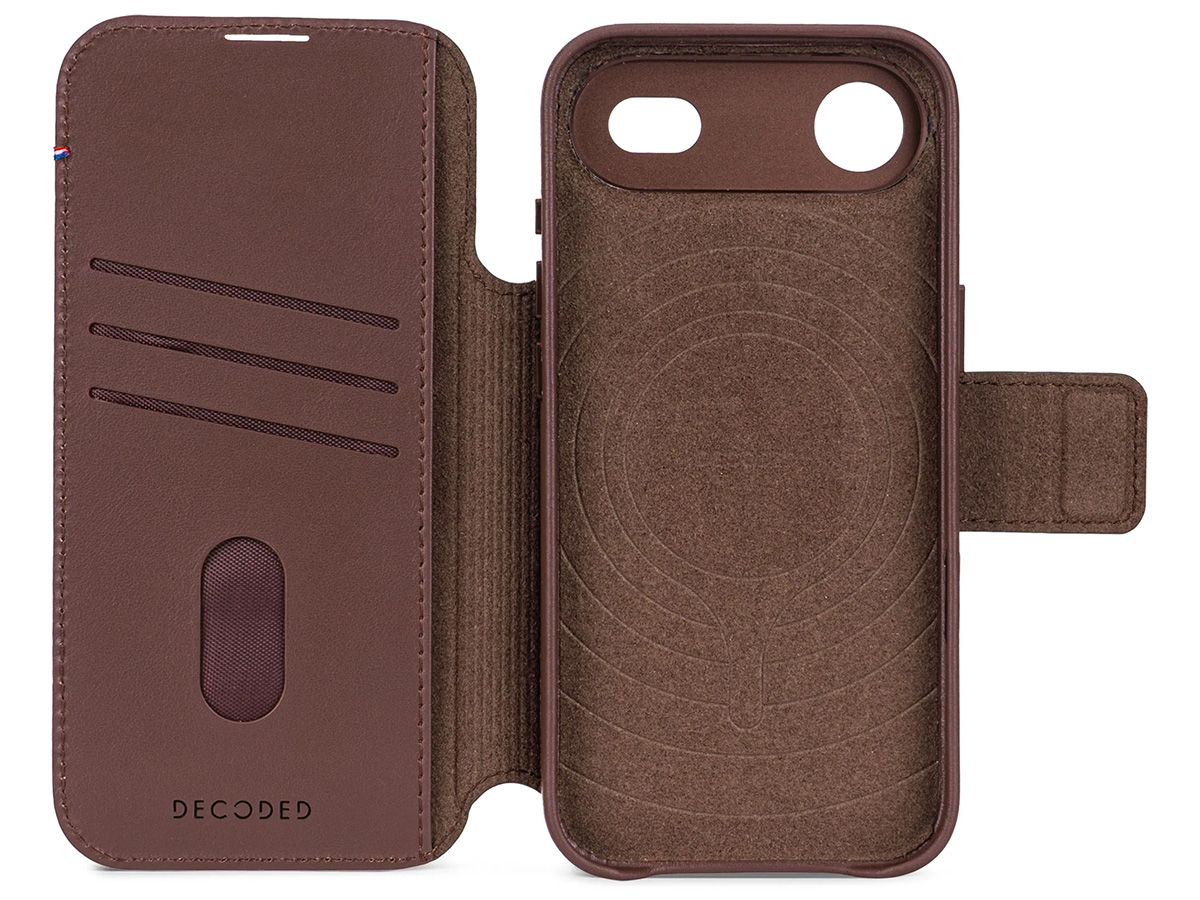 Decoded Leather Detachable Wallet Case Bruin - iPhone 17 Air hoesje
