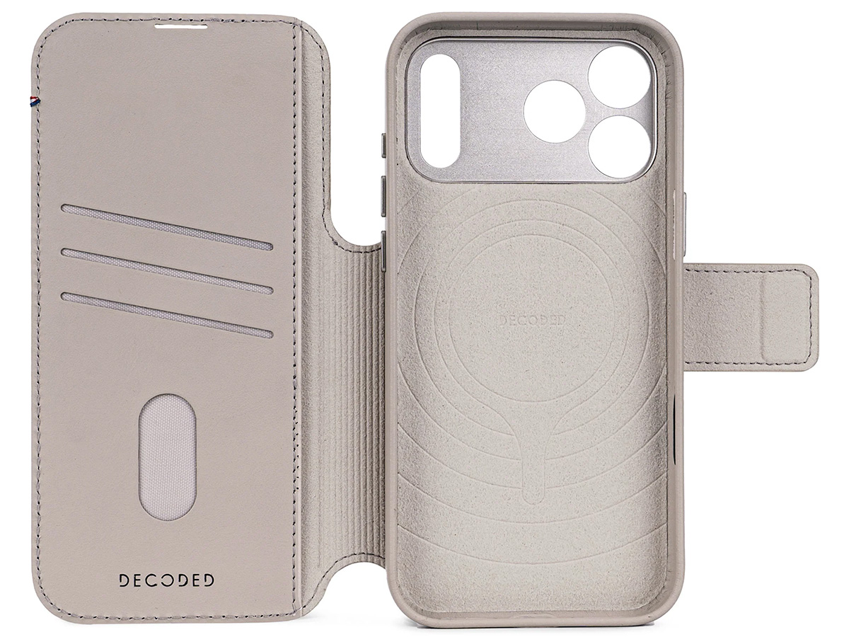 Decoded Leather Detachable Wallet Case Beige - iPhone 17 Pro hoesje