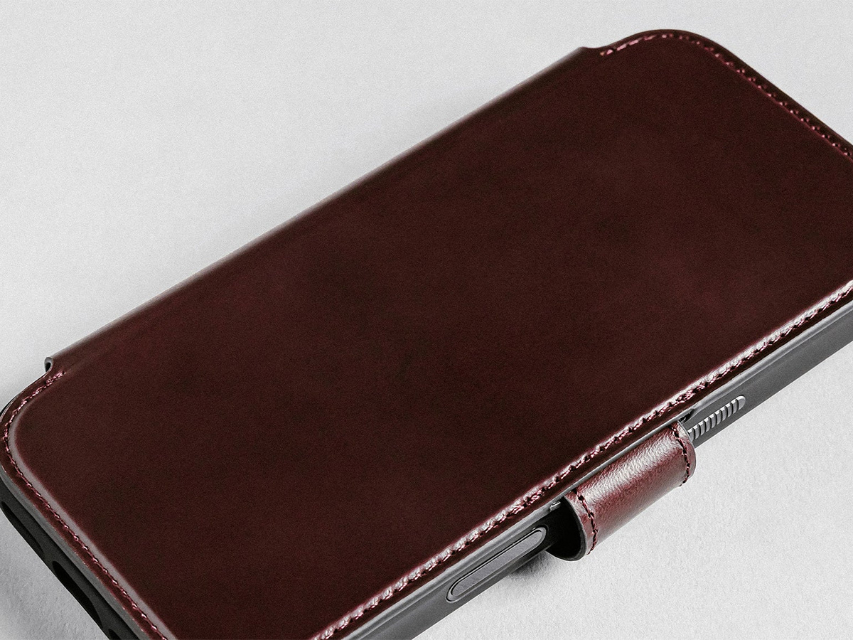 Nomad Horween Modern Leather Folio Burgundy - iPhone 17 Pro Max hoesje