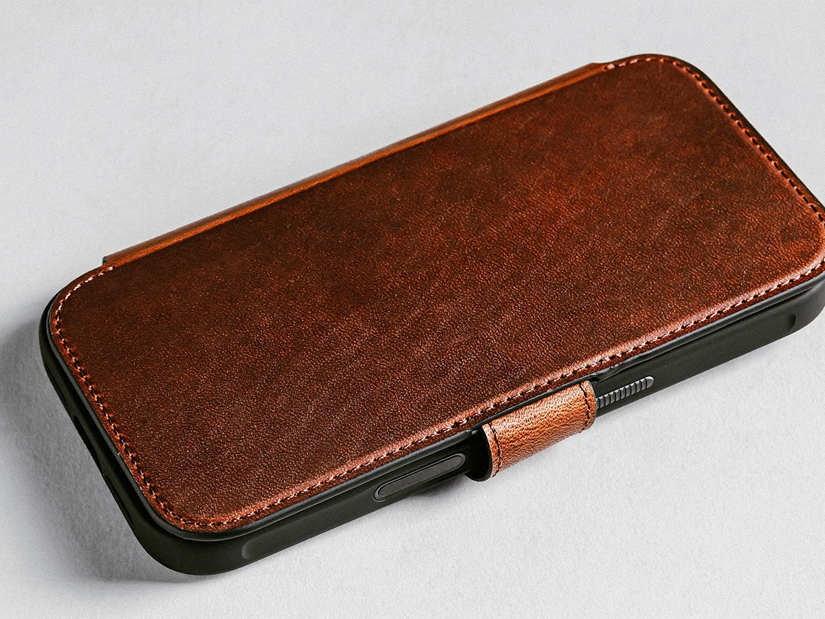 Nomad Horween Modern Leather Folio Cognac - iPhone 17 Pro Max hoesje
