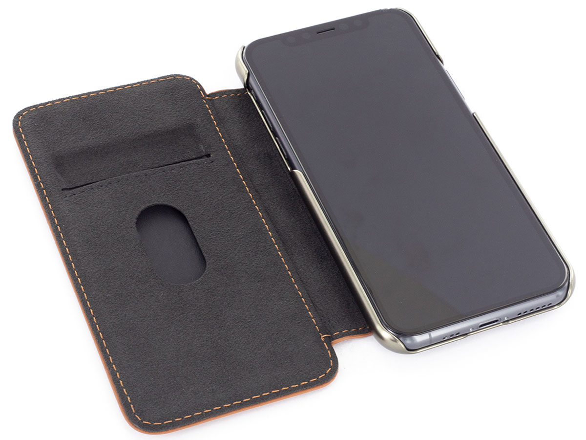 Greenwich Blake Folio Saddle/Gunmetal - iPhone 11 Pro Hoesje Leer