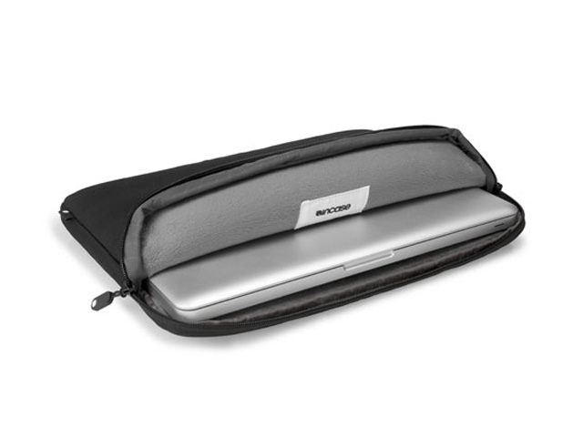 Incase Nylon Sleeve - MacBook Pro 15 inch Hoes