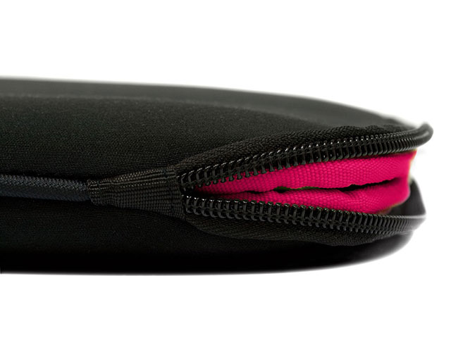 be.ez LaRobe Raspberry Black Sleeve - MacBook Air & Pro Retina 13 inch
