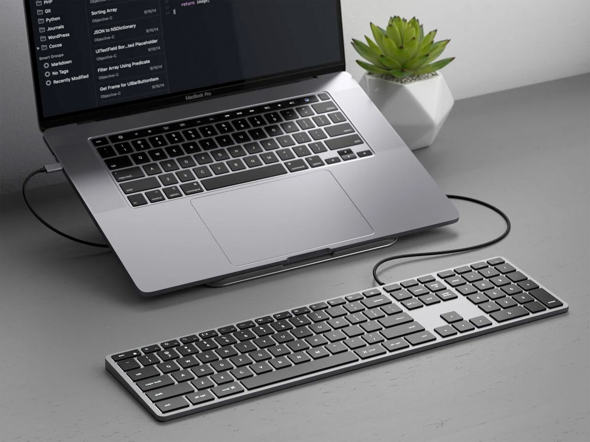 Satechi Slim W3 Wired Backlit Keyboard - QWERTY