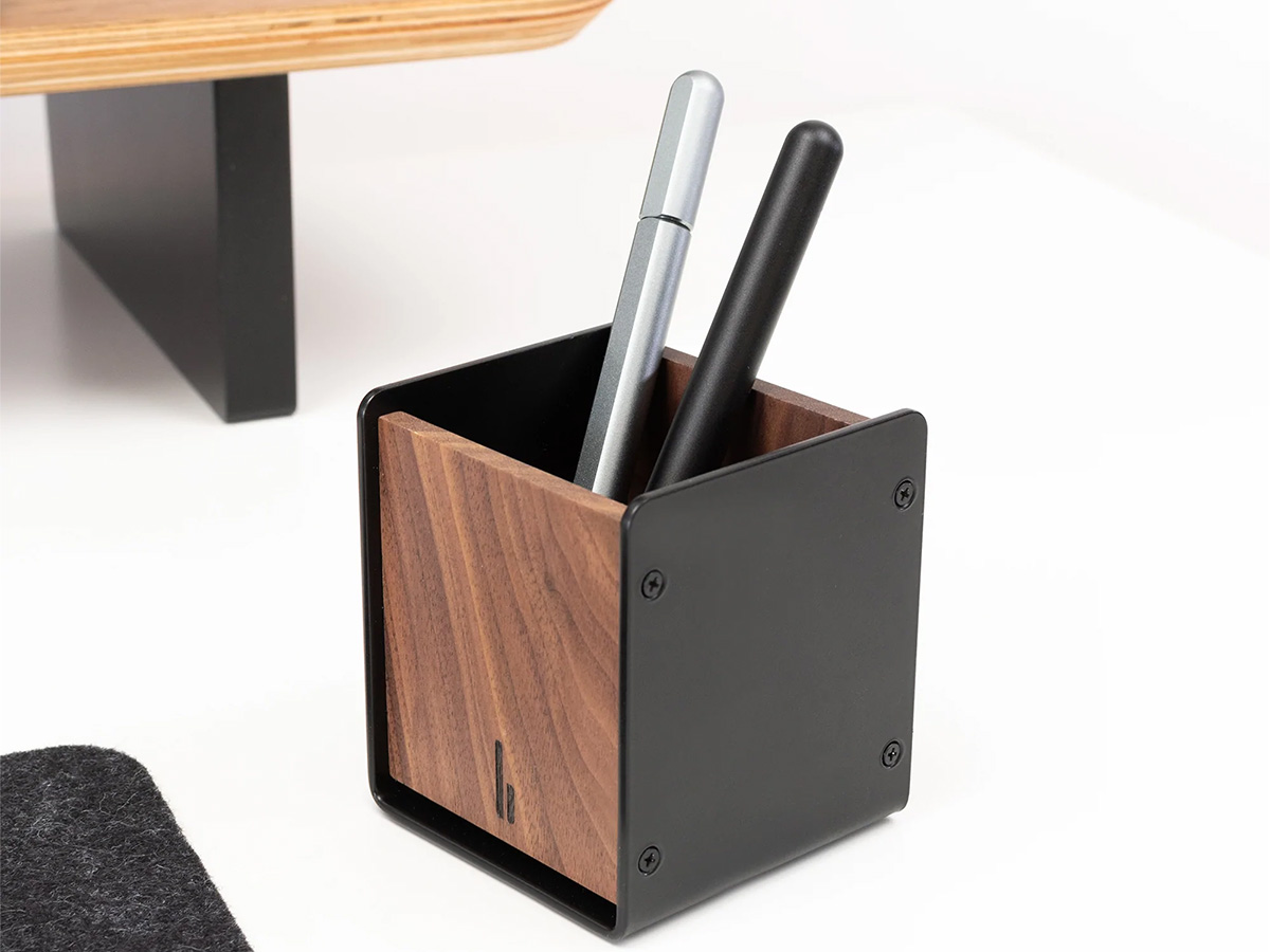 Balolo Pen Holder Walnut - Pennenhouder Hout en Zwart Staal