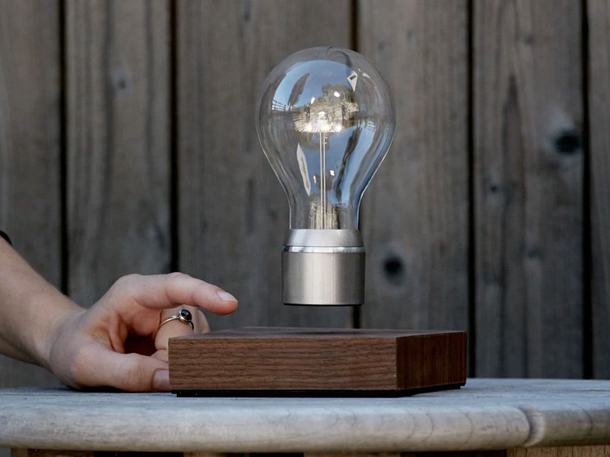 Flyte Manhattan Levitating Bulb Zwevende Bureaulamp - Walnoot/Chroom