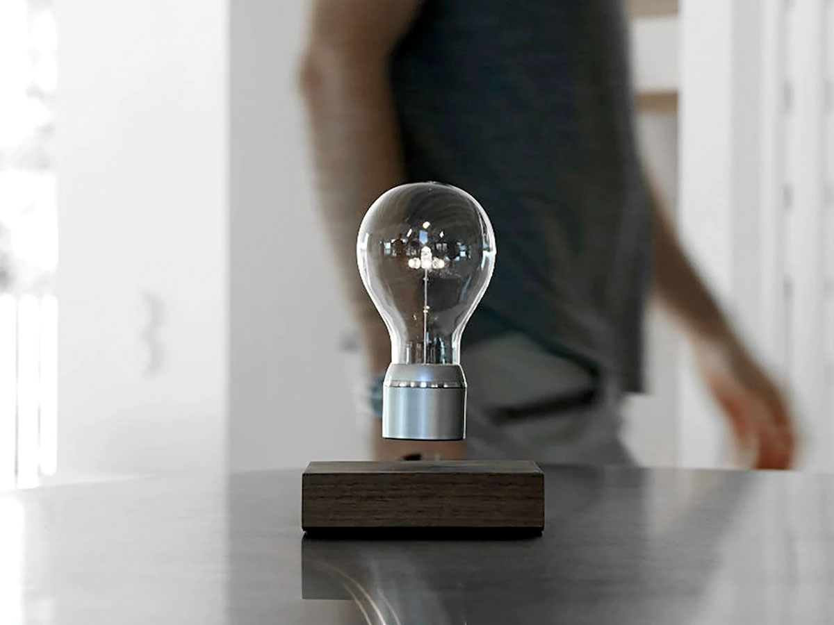 Flyte Manhattan Levitating Bulb Zwevende Bureaulamp - Walnoot/Chroom