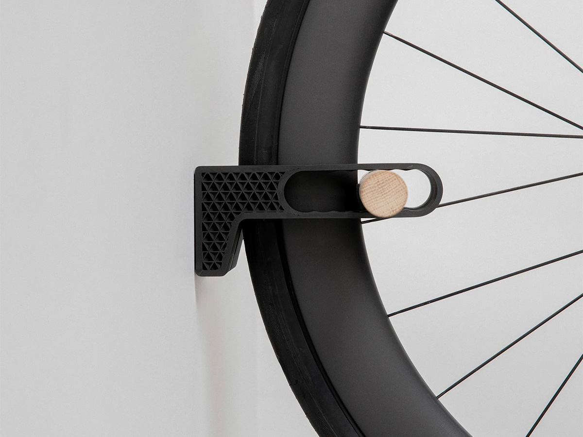 Tons Bike Wall Mount Vertical Matt Black Gravel Bike - Houten Fiets Ophangsysteem