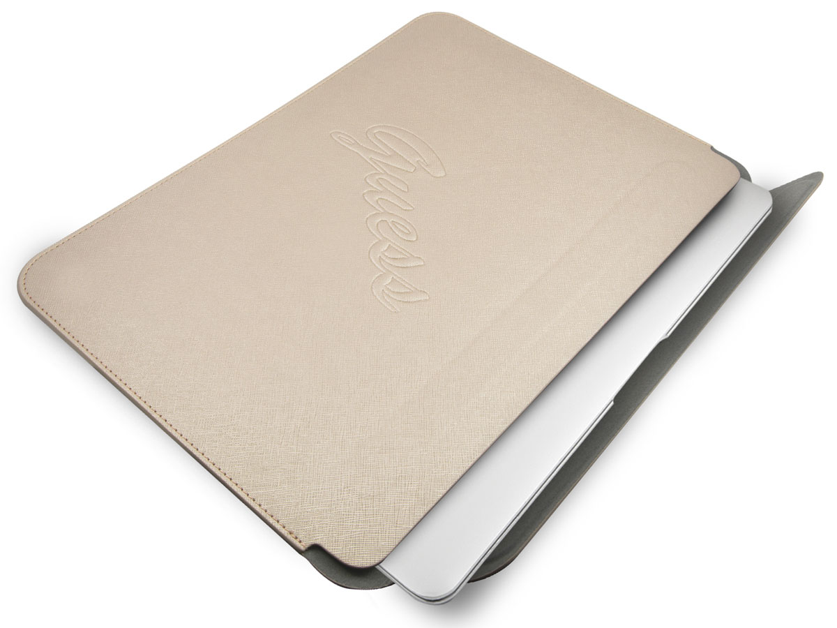 Guess Saffiano Laptop Sleeve Goud - MacBook 13