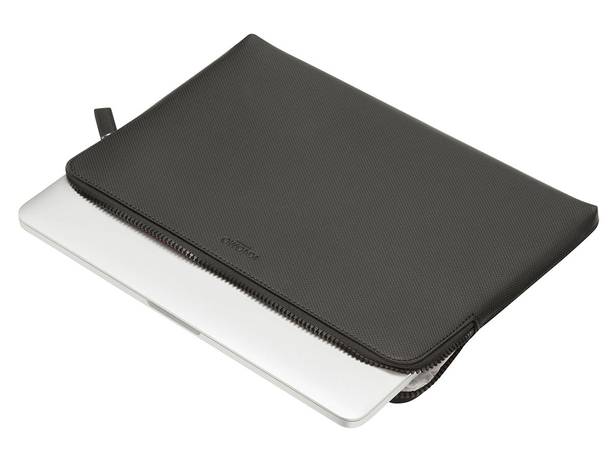 Knomo Embossed Sleeve Zwart - MacBook Pro 15