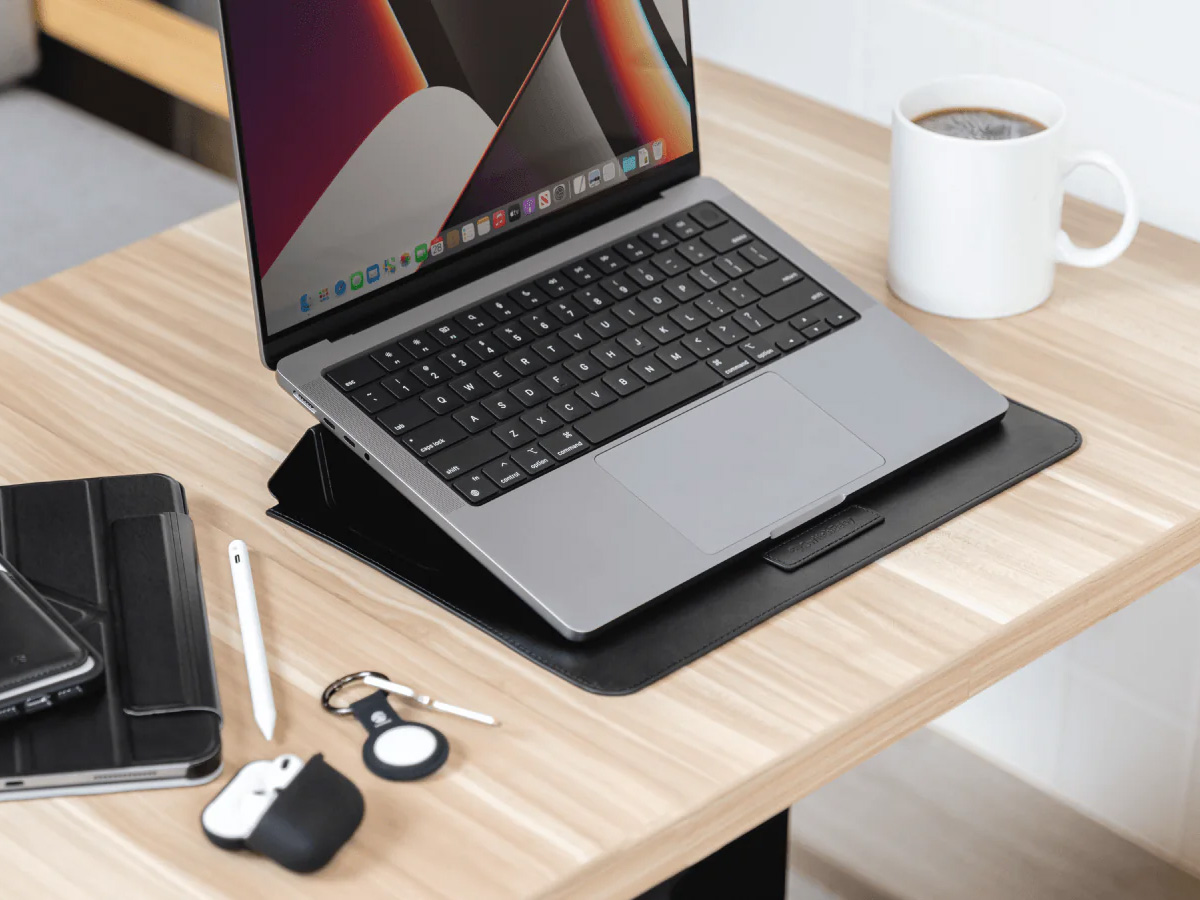 SwitchEasy EasyStand Leather Sleeve Zwart - MacBook 13