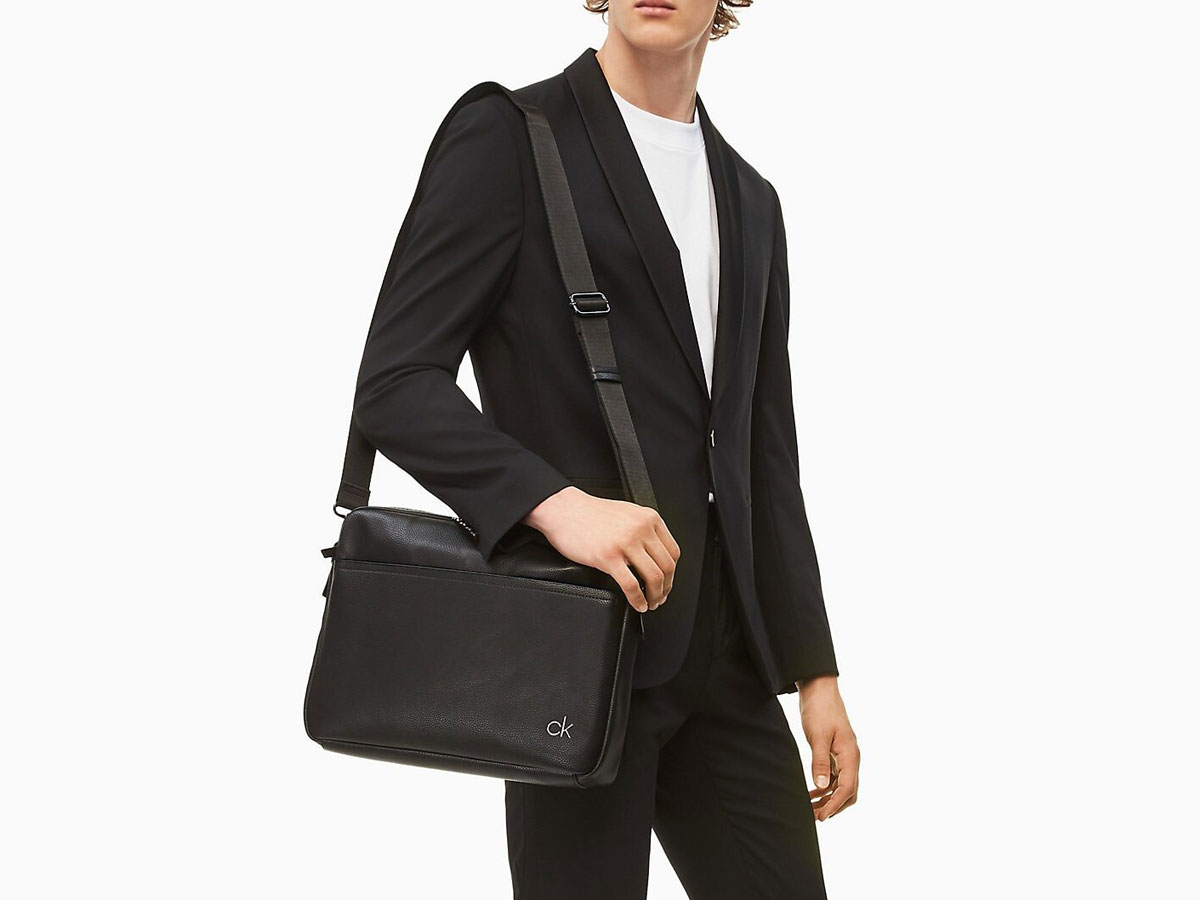 Calvin Klein Direct Messenger Laptoptas (Zwart)