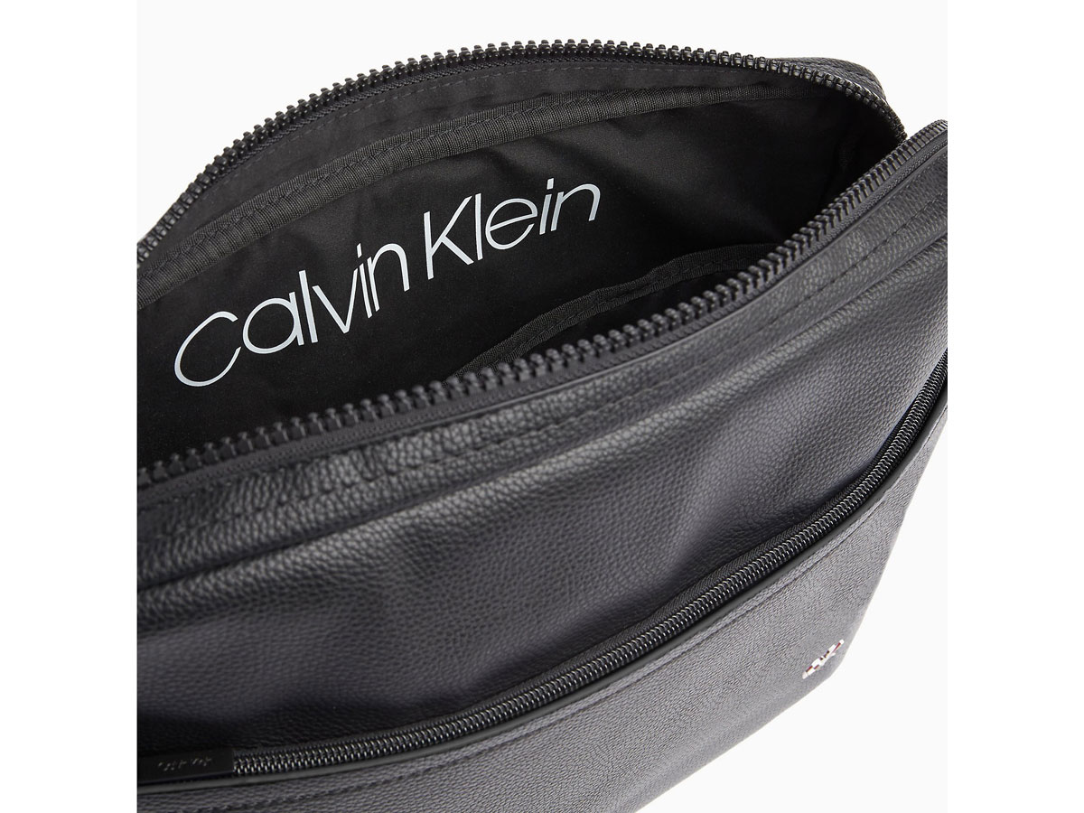 Calvin Klein Direct Messenger Laptoptas (Zwart)