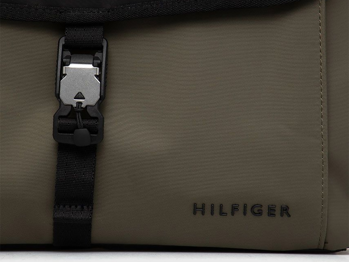 Tommy Hilfiger Tech Essentials Messenger 15/16