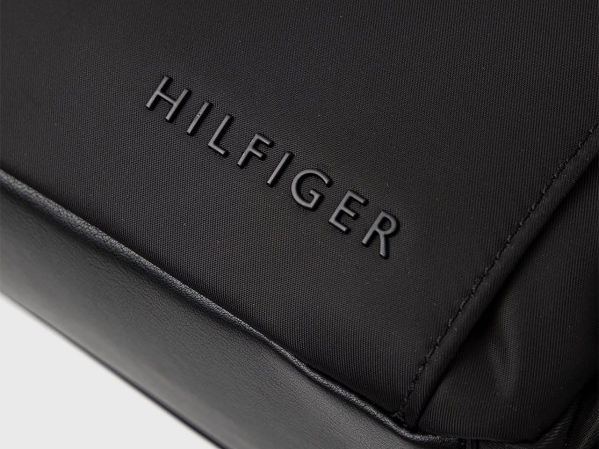 Tommy Hilfiger Tech Essentials Messenger 15/16