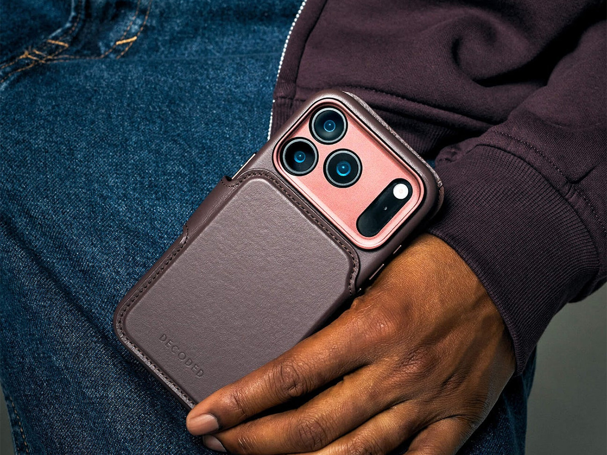 Decoded Leather Detachable Wallet Case Bruin - iPhone 17 Pro hoesje