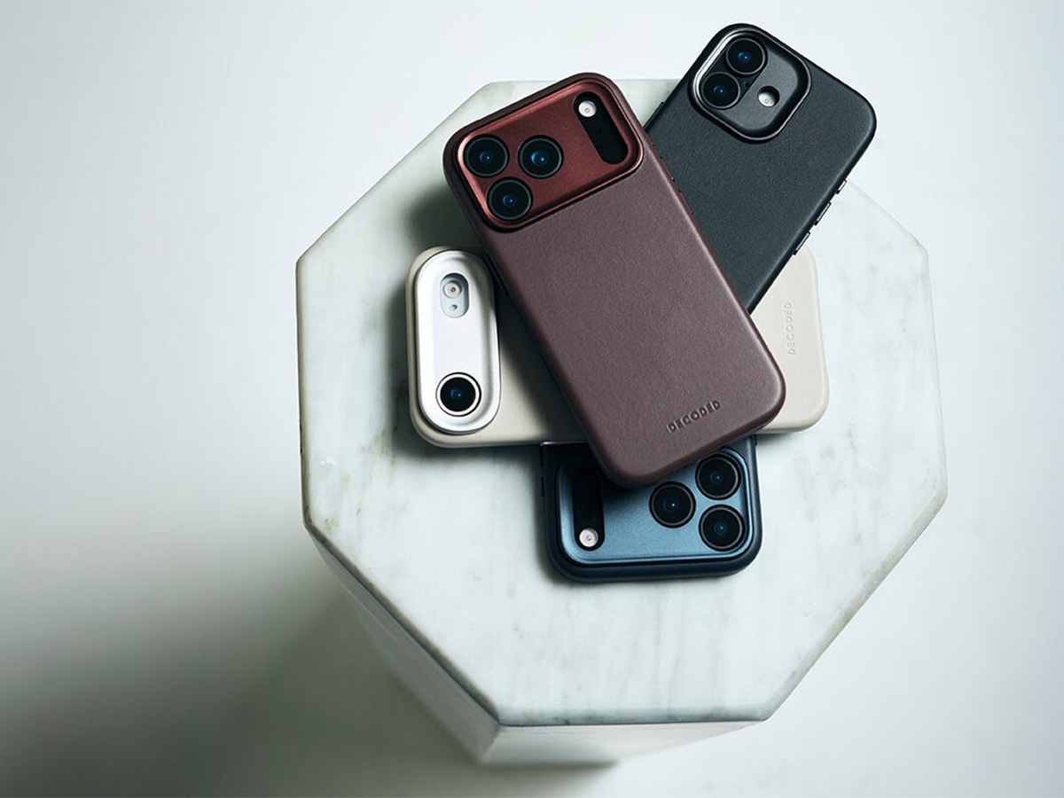 Decoded Leather Detachable Wallet Case Bruin - iPhone 17 Pro hoesje