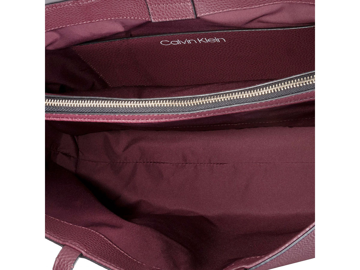 Calvin Klein Laptop Tote Bordeaux - Dames Laptoptas met Sleeve