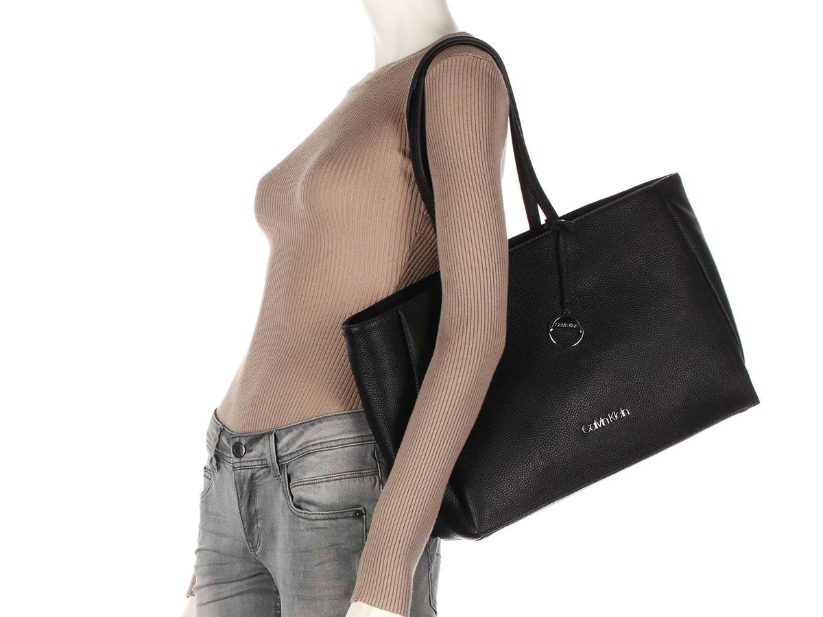 Calvin Klein Sided Shopper Tas met Uitneembare Laptopsleeve (Zwart)