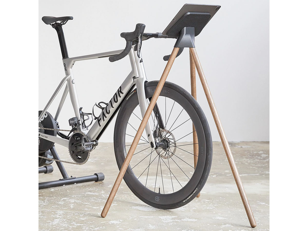 Tons iPad Stand Smoked Oak - Trainer Desk voor Zwift en Wahoo