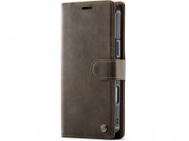 CaseMania 2in1 Magnetic Bookcase Bruin - iPhone 16 Hoesje