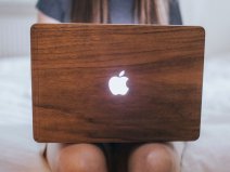 Woodcessories EcoSkin Walnut - MacBook Pro 13